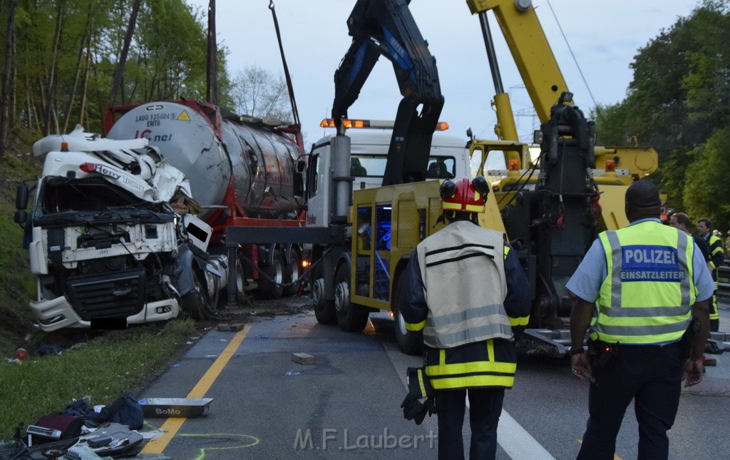 VU Gefahrgut LKW umgestuerzt A 4 Rich Koeln Hoehe AS Gummersbach P544.JPG - Miklos Laubert